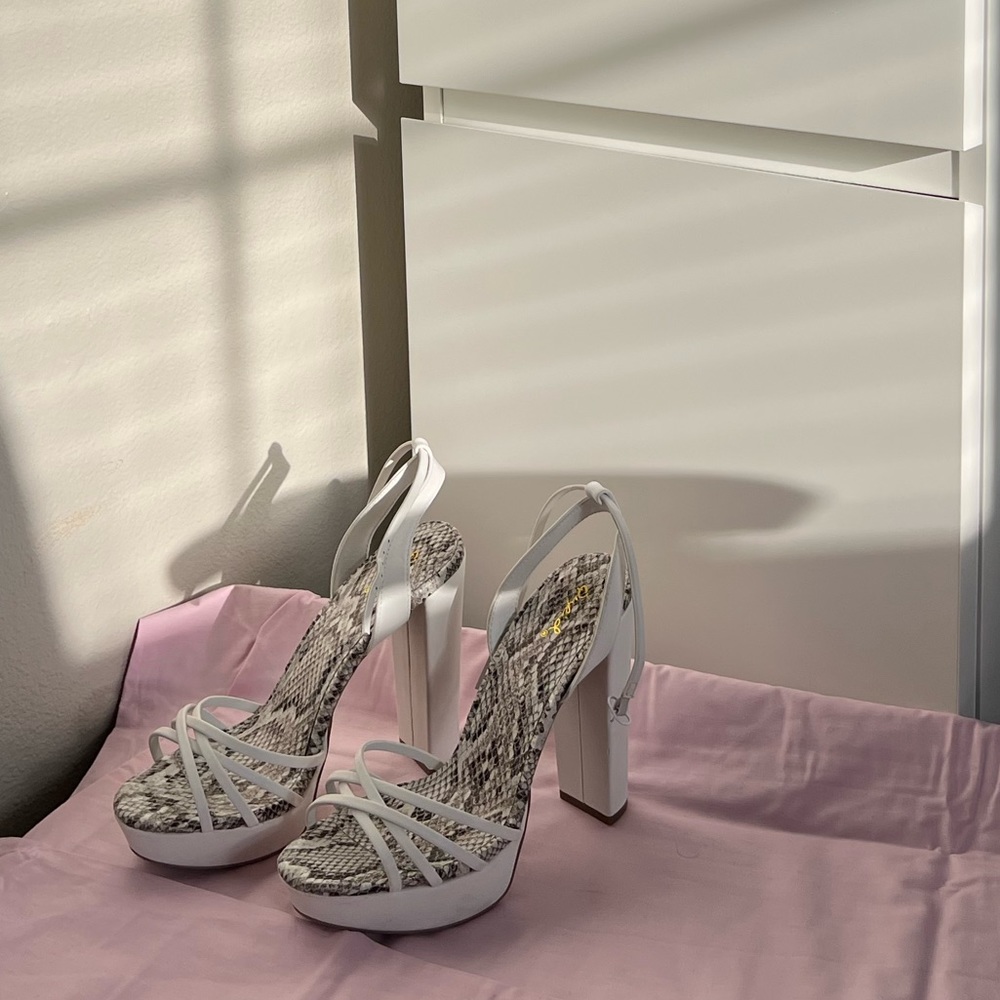 WHITE HEELS